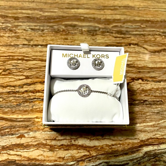 Michael Kors - Picture 3 of 3